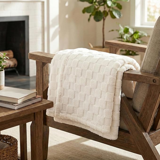 Americanflat 60x80 Jacquard Fleece Throw Blanket - Soft and Breathable Throw Blanket for Couch, Bed, Chair - Fleece Blankets Perfect for Home, Bedroom, or Outdoor Use - Checkered Design in Cream