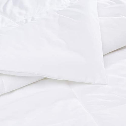 Amazon Basics Reversible Lightweight Microfiber All Season Comforter Blanket, Full/Queen, White
