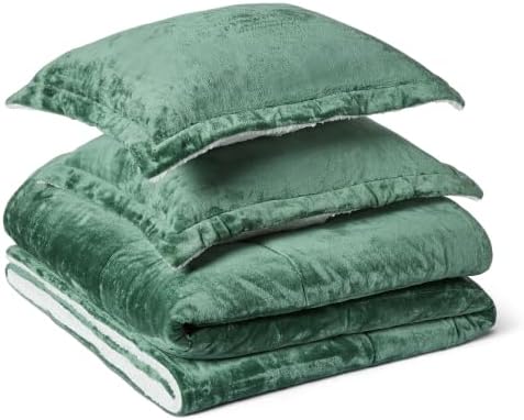 Amazon Basics Reversible Sherpa Comforter Set with Pillow Sham, Soft Warm, King, Green
