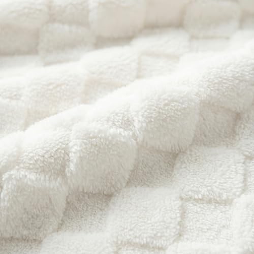 Americanflat 50x60 Jacquard Fleece Throw Blanket - Soft and Breathable Throw Blanket for Couch, Bed, Chair - Fleece Blankets Perfect for Home, Bedroom, or Outdoor Use - Checkered Design in Cream