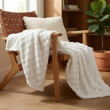 Americanflat 50x60 Jacquard Fleece Throw Blanket - Soft and Breathable Throw Blanket for Couch, Bed, Chair - Fleece Blankets Perfect for Home, Bedroom, or Outdoor Use - Checkered Design in Cream