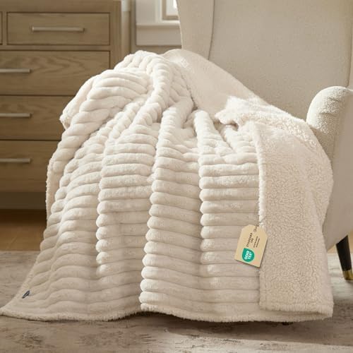 Bedsure ComfyFleece™ Waterproof Dog Blankets for Large Dogs,50x60 Cream