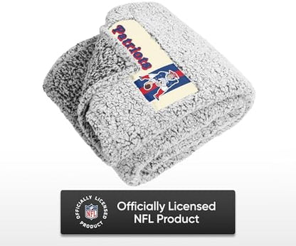 FOCO NFL Unisex-Adult NFL Team Logo Retro Cloud Sherpa Blanket 60" x 70"