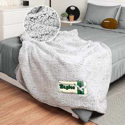 FOCO NFL Unisex-Adult NFL Team Logo Retro Cloud Sherpa Blanket 60" x 70"