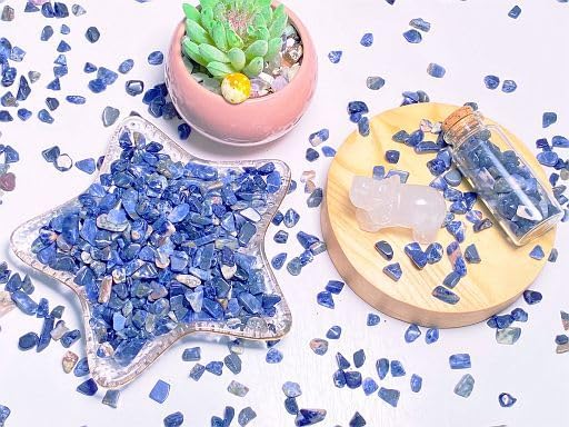 YATOJUZI Blue Sodalite Aquarium Gravel Rocks Bulk Wholesale Tumbled Crystals Stones Chips Crushed Reiki Energy Balancing Gemstones for Planters Vase Filler Fountain Fish Tank Potted Decor 0.44LB
