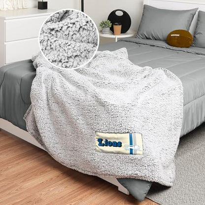 FOCO NFL Unisex-Adult NFL Team Logo Retro Cloud Sherpa Blanket 60" x 70"