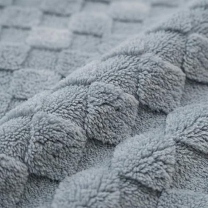 Americanflat 50x60 Jacquard Fleece Throw Blanket - Soft and Breathable Throw Blanket for Couch, Bed, Chair - Fleece Blankets Perfect for Home, Bedroom, or Outdoor Use - Checkered Design in Gray