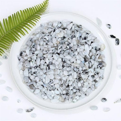 YATOJUZI Moonstone Aquarium Gravel Rocks Bulk Wholesale Tumbled Crystals Stones Chips Crushed Reiki Energy Balancing Gemstones for Planters Vase Filler Fountain Fish Tank Potted Decor 0.44LB