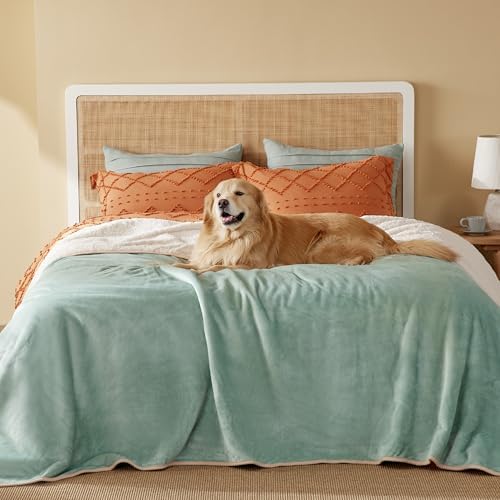 Bedsure Waterproof Blanket for Bed Soft Sherpa Fleece Throw,Queen 90x86