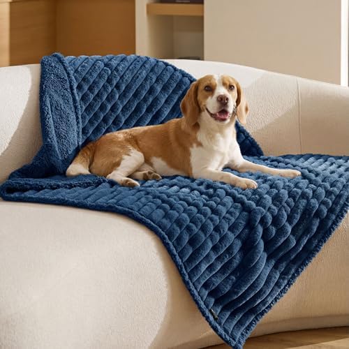Bedsure ComfyFleece™ Waterproof Dog Blankets for Large Dogs,40x50
