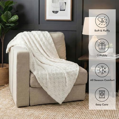 Americanflat 60x80 Jacquard Fleece Throw Blanket - Soft and Breathable Throw Blanket for Couch, Bed, Chair - Fleece Blankets Perfect for Home, Bedroom, or Outdoor Use - Checkered Design in Cream