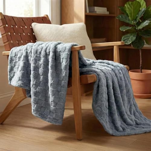 Americanflat 50x60 Jacquard Fleece Throw Blanket - Soft and Breathable Throw Blanket for Couch, Bed, Chair - Fleece Blankets Perfect for Home, Bedroom, or Outdoor Use - Checkered Design in Gray