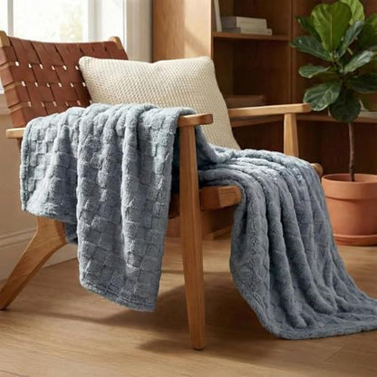 Americanflat 50x60 Jacquard Fleece Throw Blanket - Soft and Breathable Throw Blanket for Couch, Bed, Chair - Fleece Blankets Perfect for Home, Bedroom, or Outdoor Use - Checkered Design in Gray
