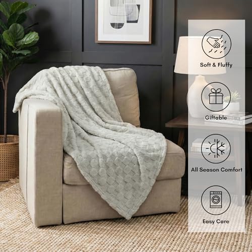 Americanflat 50x60 Jacquard Fleece Throw Blanket - Soft and Breathable Throw Blanket for Couch, Bed, Chair - Fleece Blankets Perfect for Home, Bedroom, or Outdoor Use - Checkered Design in Light Gray