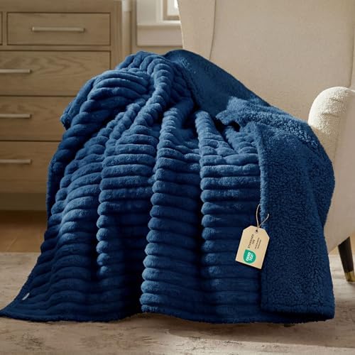 Bedsure ComfyFleece™ Waterproof Dog Blankets for Large Dogs,50x60