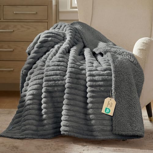 Bedsure ComfyFleece™ Waterproof Dog Blankets for Large Dogs,50x60