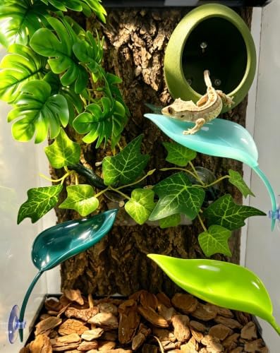 Woyrise Reptile Hide Cave Plastic Egg Shape Hideout, Gecko Hide with Strong Suction Cups Climbing Toys Reptile Shelter Sleeping Cave for Arboreal Reptiles, Frogs, Spiders Terrarium Decor - Green
