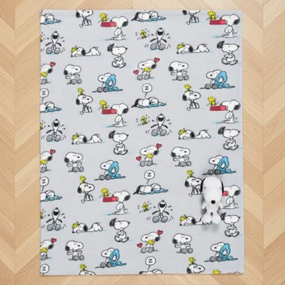 Peanuts Snoopy Pet Throw & Squeaky Pillow Set, Stimulating Toy As Gifts for Puppies, Cats, Dogs, (Officially Licensed) By Franco