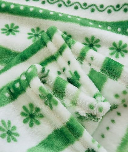 Elegant Comfort Luxury Velvet Super Soft Lucky Green Clover Shamrock Irish Print Fleece Blanket-St Patricks Day Theme Décor Fuzzy Warm and Cozy Throws for Couch and Gift, 50 x 60 inch, Floral Clover