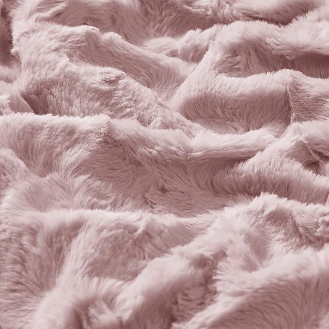 Madison Park Zuri Soft Plush Luxury Oversized Faux Fur Throw Animal Stripes Design, Faux Mink On The Reverse, Modern All Seasons Blanket for Bed, Sofa Couch, Office, Blush, 60x70