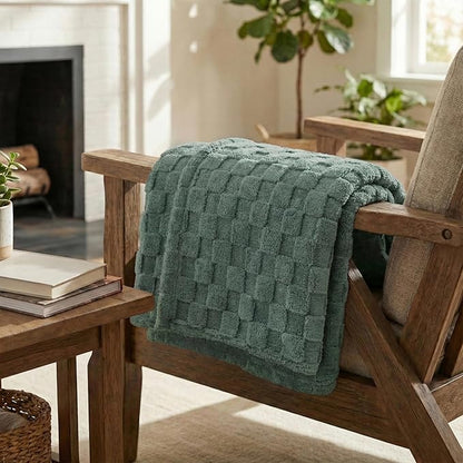 Americanflat 50x60 Jacquard Fleece Throw Blanket - Soft and Breathable Throw Blanket for Couch, Bed, Chair - Fleece Blankets Perfect for Home, Bedroom, or Outdoor Use - Checkered Design in Green
