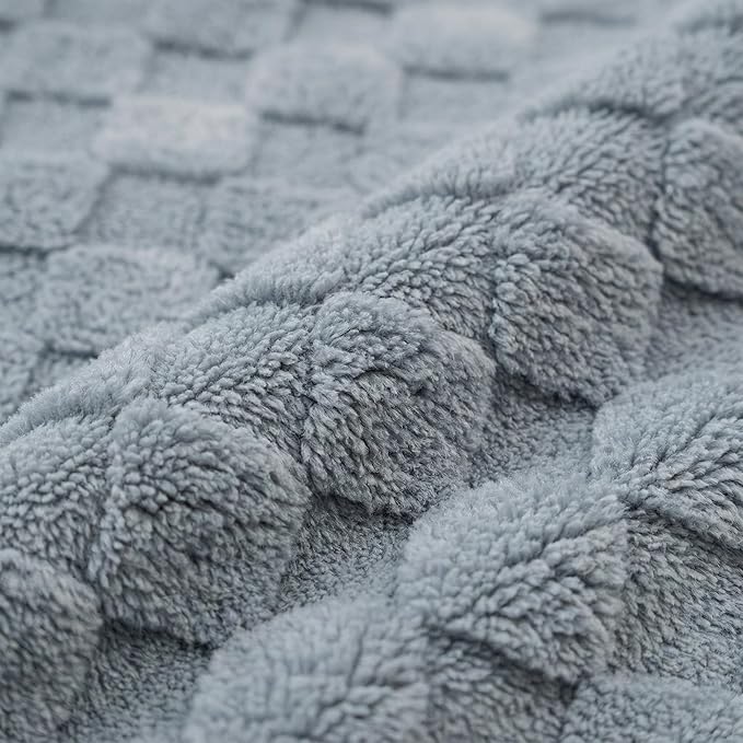 Americanflat 60x80 Jacquard Fleece Throw Blanket - Soft and Breathable Throw Blanket for Couch, Bed, Chair - Fleece Blankets Perfect for Home, Bedroom, or Outdoor Use - Checkered Design in Gray