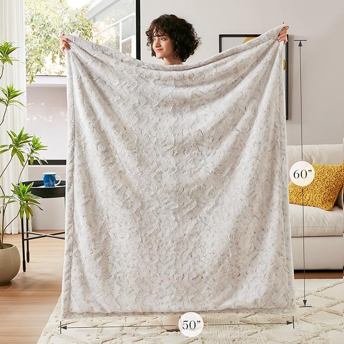 Madison Park Zuri Soft Plush Luxury Oversized Faux Fur Throw Animal Stripes Design, Faux Mink On The Reverse, Modern All Seasons Blanket for Bed, Sofa Couch, Office, Snow Leopard, 60x70