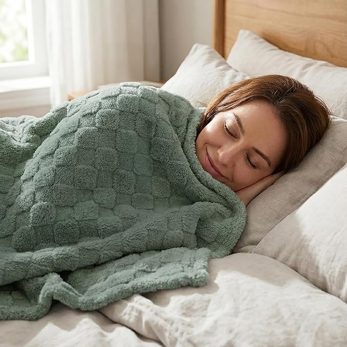 Americanflat 60x80 Jacquard Fleece Throw Blanket - Soft and Breathable Throw Blanket for Couch, Bed, Chair - Fleece Blankets Perfect for Home, Bedroom, or Outdoor Use - Checkered Design in Green