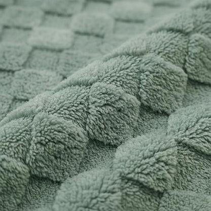 Americanflat 50x60 Jacquard Fleece Throw Blanket - Soft and Breathable Throw Blanket for Couch, Bed, Chair - Fleece Blankets Perfect for Home, Bedroom, or Outdoor Use - Checkered Design in Green