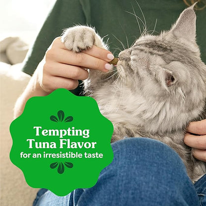 Greenies Cat Treats, Veterinarian-Recommended Adult Natural Dental Cat Treats, Tempting Tuna Flavor, 21 oz. Tub